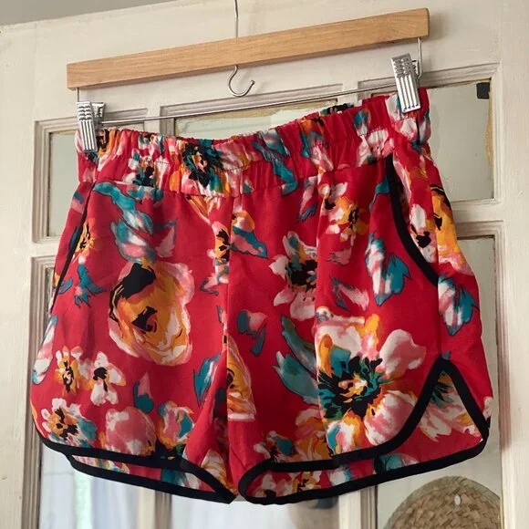 Forever 21 Shorts Forever Dolphin Hem Contrast Stitch Floral